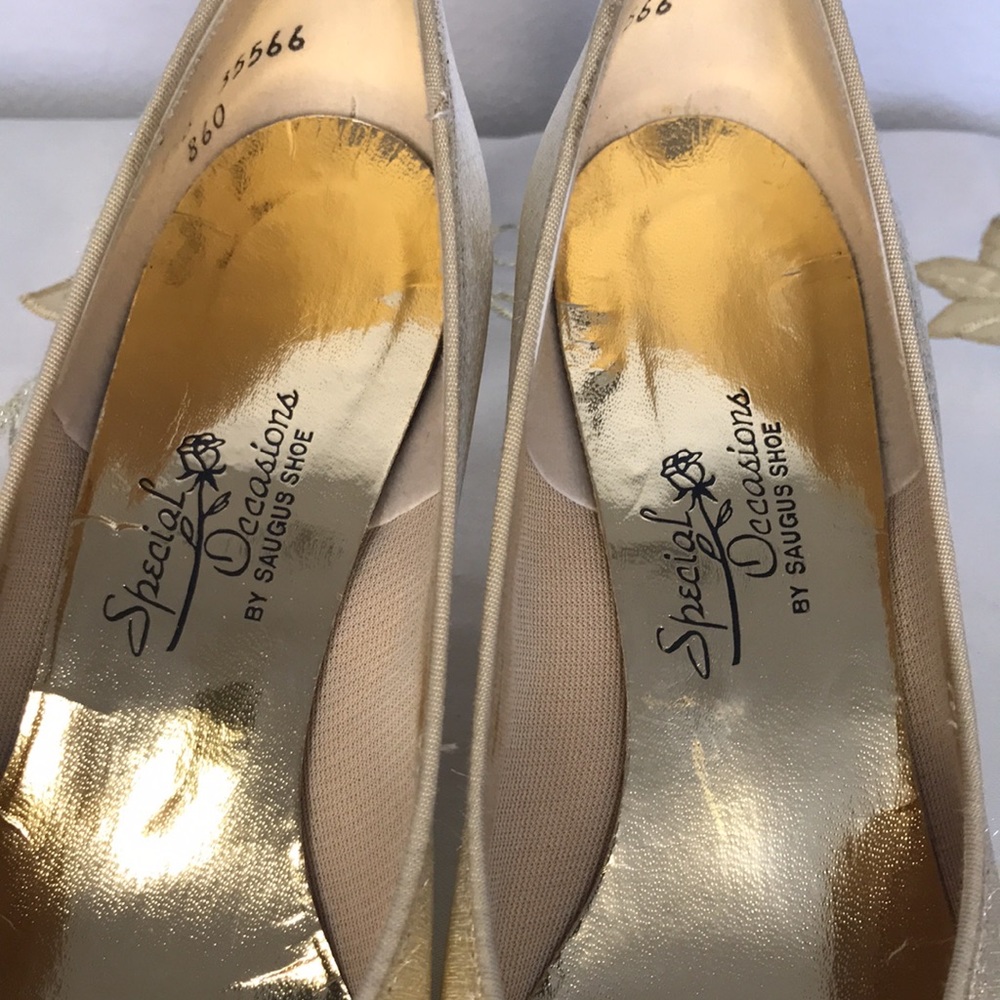 Vintage 80’s Gold Kitten Heel Pumps 7.5 - Picture 4 of 9